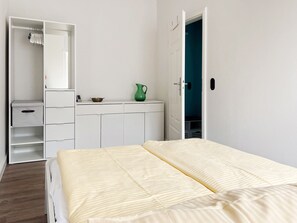 2 bedrooms, WiFi, bed sheets