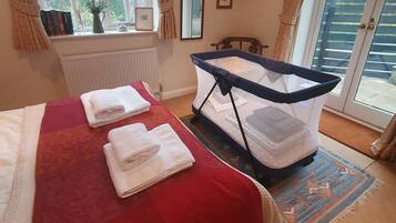 1 Schlafzimmer, Bügeleisen/Bügelbrett, Reisekinderbett, kostenloses WLAN