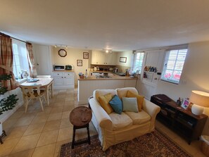 Smart TV, books - Country Cottage Set In pretty Suffolk village with 2 local pubs, dog friendly (Lower Ufford)
