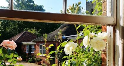 Country Cottage Set In pretty Suffolk village with 2 local pubs
