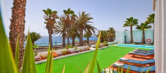 Villa with Private Heated Pool overlooking the Ocean