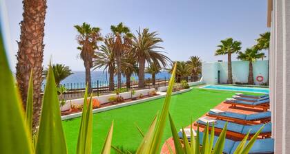 Villa with Private Heated Pool overlooking the Ocean