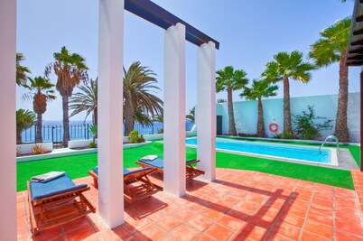 Villa with Private Heated Pool overlooking the Ocean