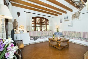 Fernseher, Kamin, DVD-Player, Tischtennisplatte