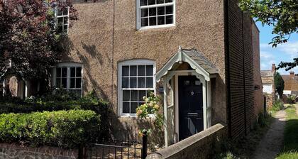 Spacious 3 bed holiday cottage in Hunstanton only 150 metres to the beach.