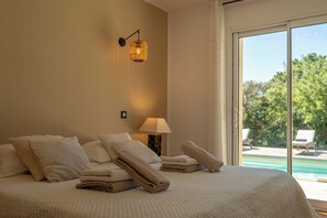 5 bedrooms, iron/ironing board, travel cot, free WiFi