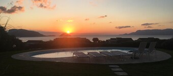 Villa Madre, detached villa with private pool and spectacular sea views