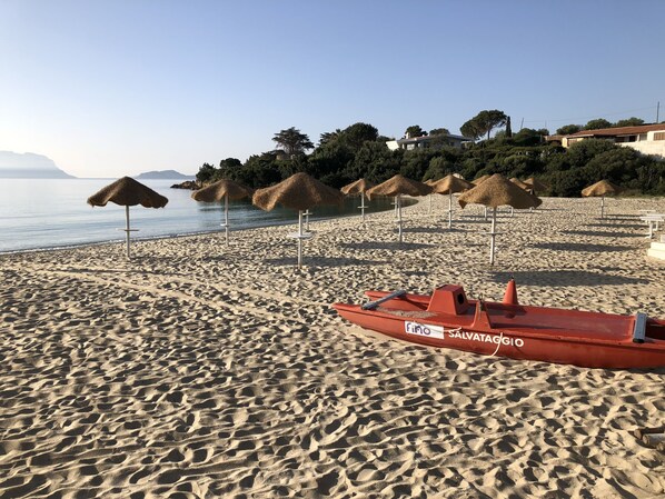 Plage à proximité, chaises longues