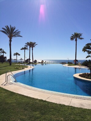 Outdoor pool - First beach line (beachside) - a paradise on the Costa del Sol. (Mijas)