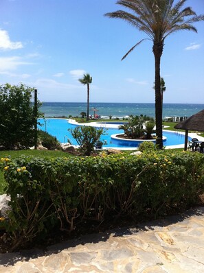 Outdoor pool - First beach line (beachside) - a paradise on the Costa del Sol. (Mijas)
