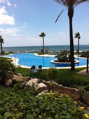 Outdoor pool - First beach line (beachside) - a paradise on the Costa del Sol. (Mijas)