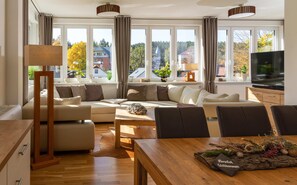 Téléviseur connecté, livres, sélection de films, chaßne audio