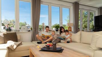 Smart-TV, Bücher, Videothek, Stereoanlage