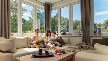 Smart-TV, Bücher, Videothek, Stereoanlage