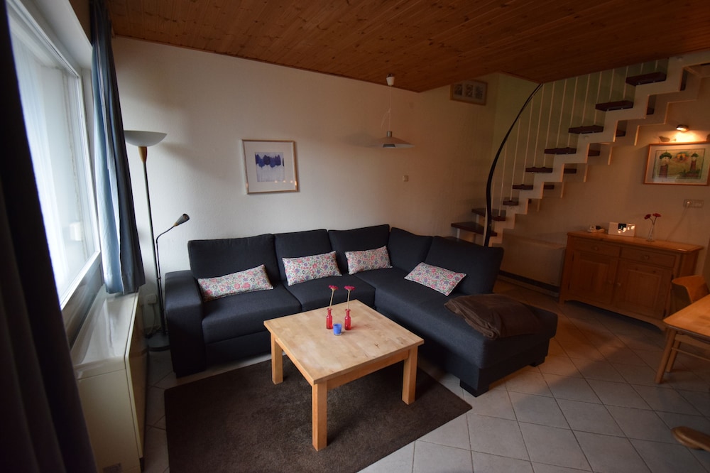 family-friendly house for 5 persons with small garden