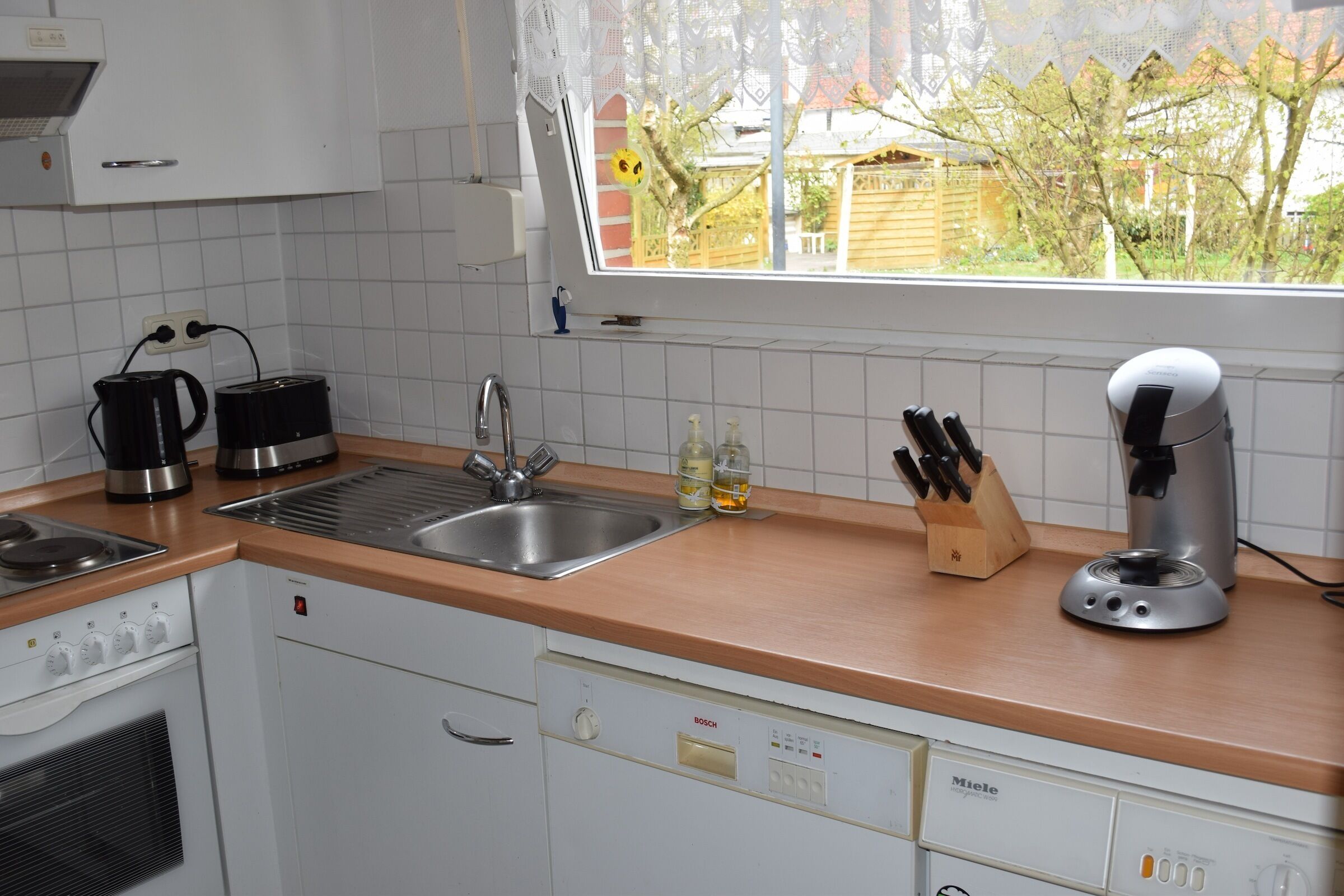 family-friendly house for 5 persons with small garden