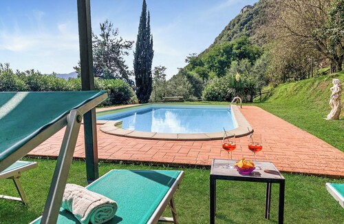 Private Pool, 4 poster, US style fridge, ping pong, electric car charging point