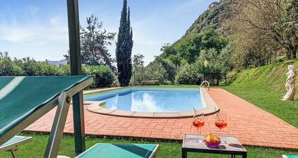 Private Pool, 4 poster, US style fridge, ping pong, electric car charging point