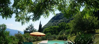 Private Pool, 4 poster, US style fridge, ping pong, electric car charging point