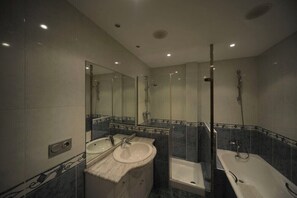 Bathtub, hair dryer, towels