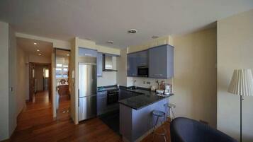 Réfrigérateur, micro-ondes, four, lave-vaisselle