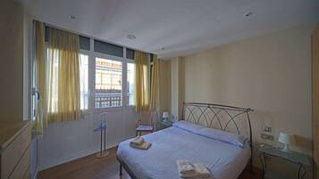 1 chambre, fer et planche Ă repasser, Wi-Fi gratuit, draps fournis