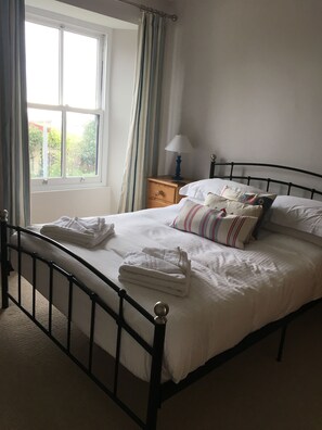 3 makuuhuonetta, silitysrauta/-lauta, vauvan matkasänky, ilmainen Wi-Fi