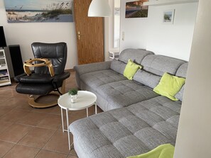 TV, stereo - Great apartment with good facilities in a prime location in Schillig (Wangerland)