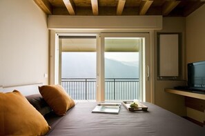 3 slaapkamers, een strijkplank/strijkijzer, gratis wifi, beddengoed