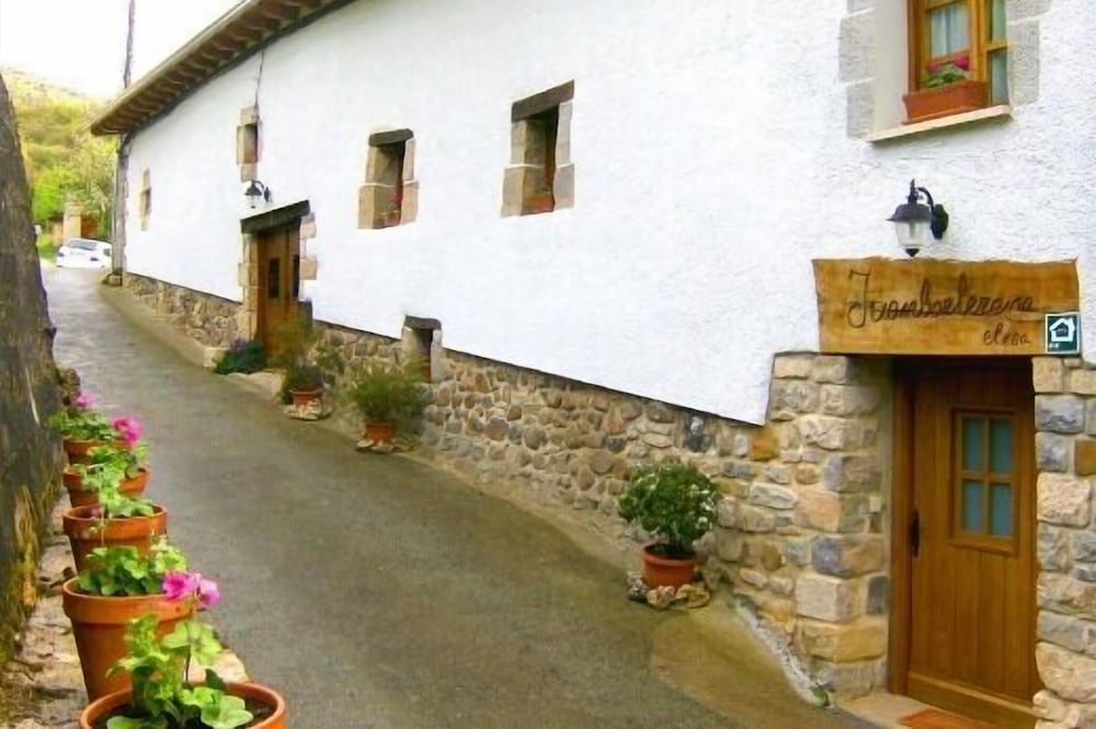 Self catering Juanbarterena for 10 people