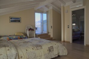 2 dormitoris, un bressol de viatge, wifi i roba de llit