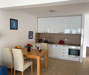 Kühlschrank, Ofen, Herdplatte, Geschirrspüler