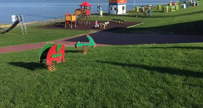 Ferienhaus direkt am Deich mit Gartensauna und Garten