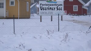 A signboard for 'Ferienzentrum Useriner See' with contact details. - The house is located right on the edge of the Müritz National Park (Userin)