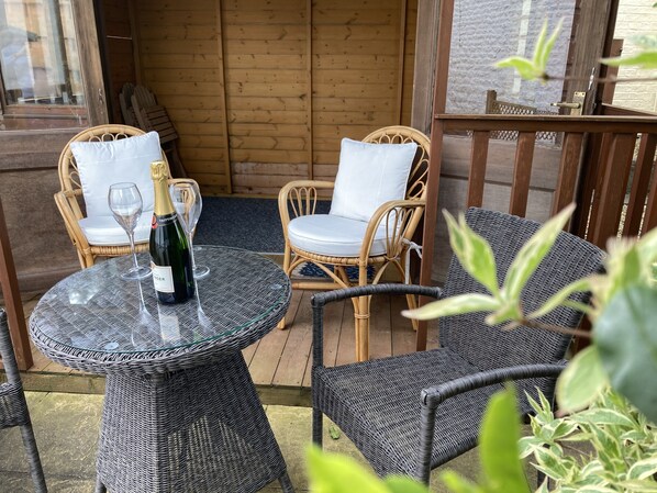 Terrace/patio - Peaceful & Cosy One Bedroom Cottage For Two People In Malton/Pickering Area (burythorpe)