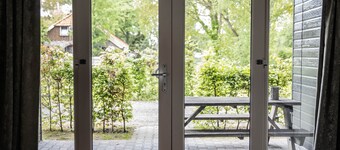 Spacious holiday bungalow "Roy" in wooded and quiet area (12 p)