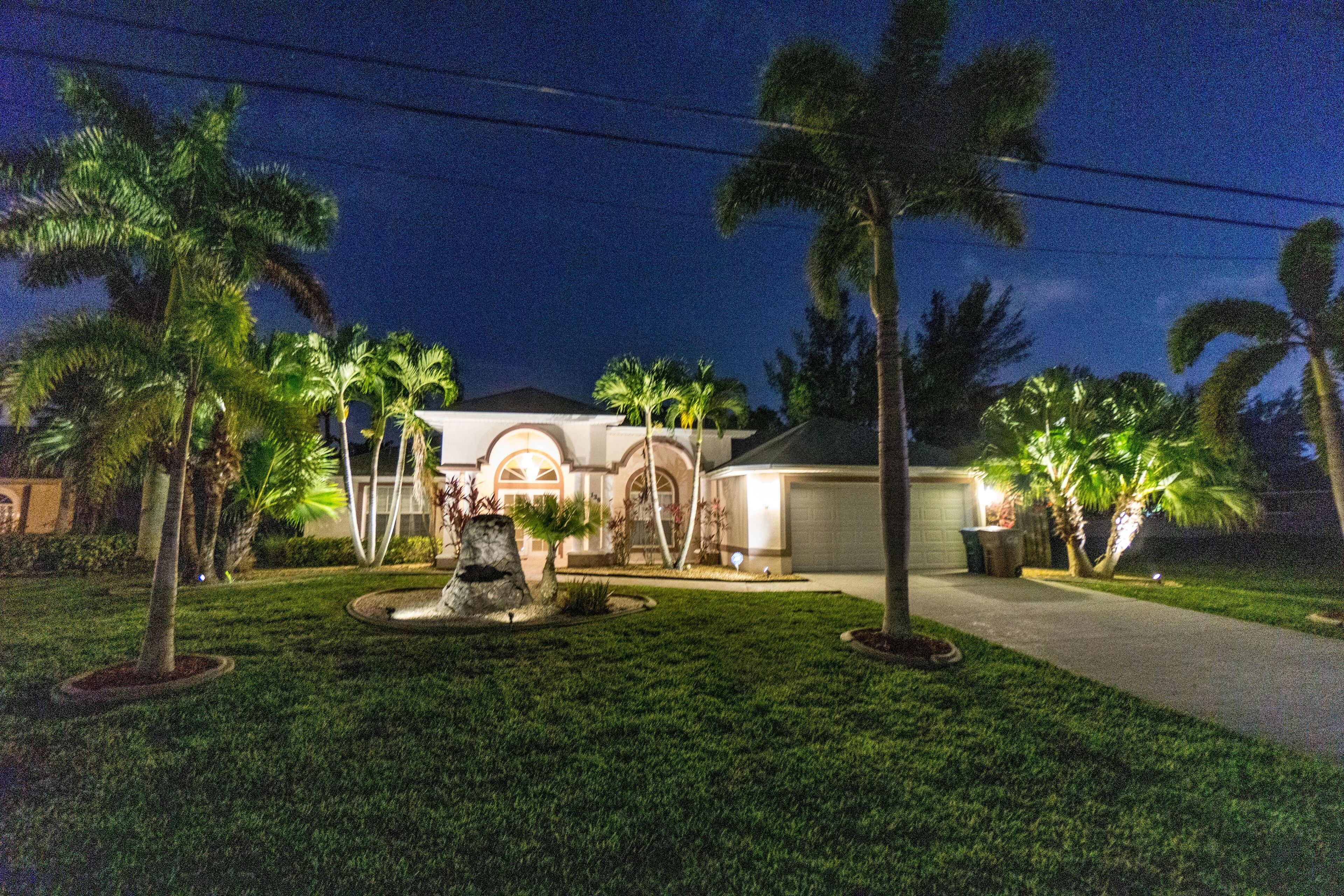 1750 ft² villa with solar, as well as electric heated pool and south exposure