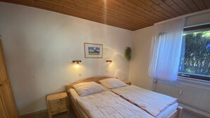 2 bedrooms, in-room safe, iron/ironing board, WiFi (free)