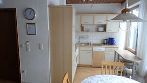 Coffee/tea maker, fridge, microwave, oven