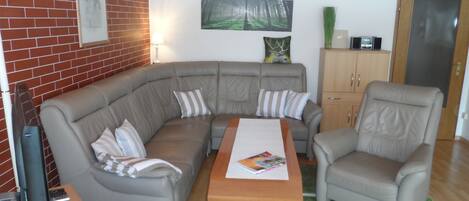 تلفزيون، مشغل دي في دي، كُتُب، مكتبة موسيقى