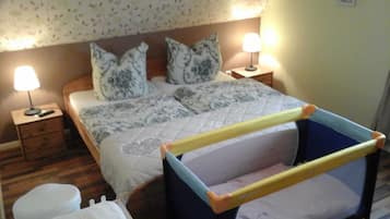 3 Schlafzimmer, Zimmersafe, Bügeleisen/Bügelbrett, Reisekinderbett