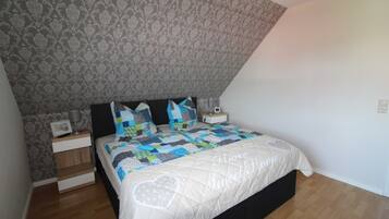 3 Schlafzimmer, Zimmersafe, BĂŒgeleisen/BĂŒgelbrett, Reisekinderbett