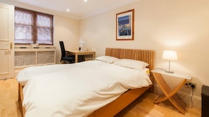 1 habitación, escritorio, tabla de planchar con plancha y wifi gratis