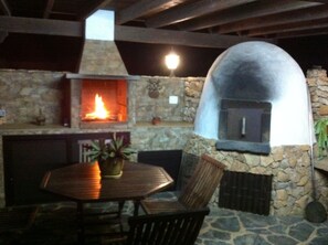 Outdoor dining - Rafael Grandfather House, with Jacuzzi, Pool, Wi-Fi, Petanque and Minigolf (Puerto del Rosario)