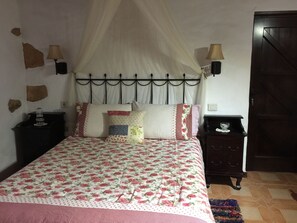 3 bedrooms, soundproofing, iron/ironing board, free WiFi