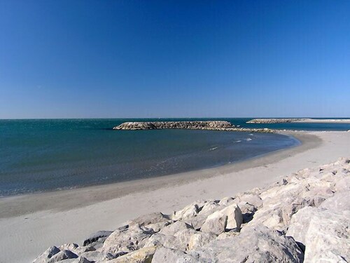 Character house, Mas du 17è,quiet,private pool 9x4,5m,air-conditioned,near Uzes