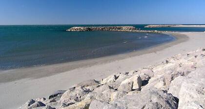 Maison de caractÚre,Mas du 17Ú,calme,piscine privée 9x4,5m,climatisé,proche Uzes