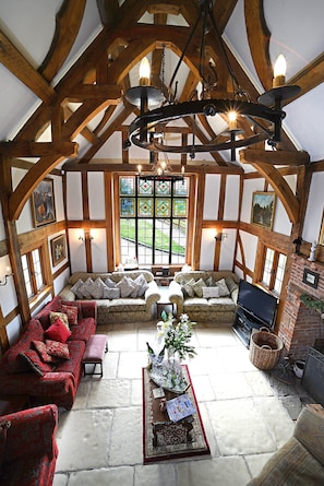 Smart TV, table football, ping pong, books - FLETCHERS HALL LYTHAM HEATED COVERED POOL&HOT TUB, 6 HOLE FOOTBALL GOLF&TENNIS (Warton)