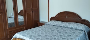 2 bedrooms, desk, iron/ironing board, bed sheets - Casa Vacanze 23 - 1° piano (Fiumefreddo Sicilia)