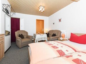 1 bedroom, bed sheets